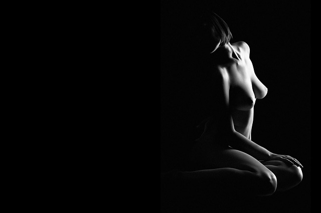 silueta ženy, prsa, stín