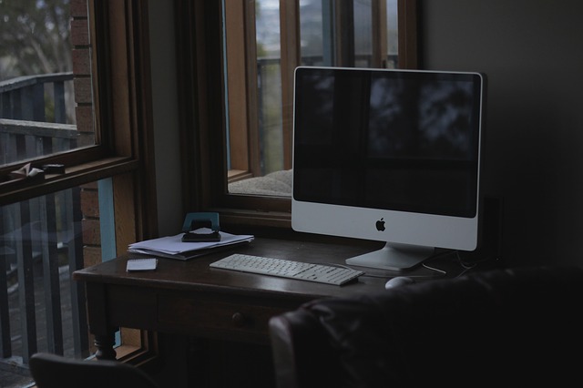 počítač, monitor, stůl